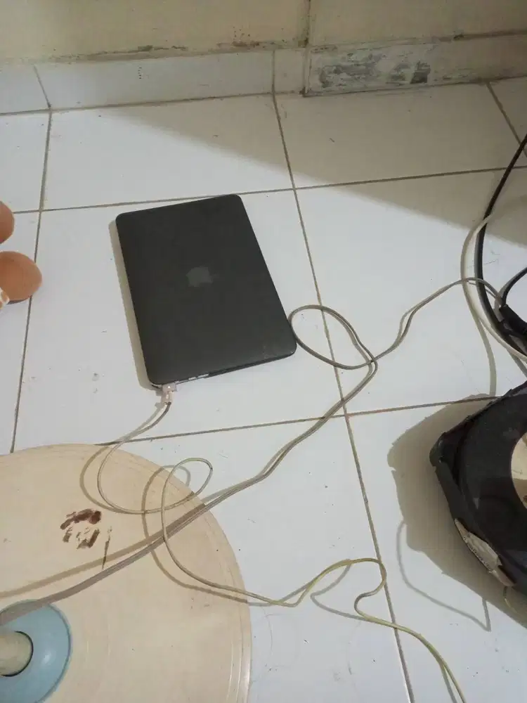 Dijual laptop macbook 11 inch
