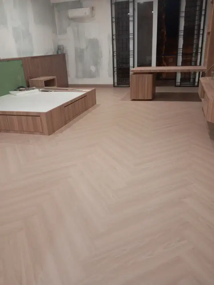 Lantai floring dan wallpanel