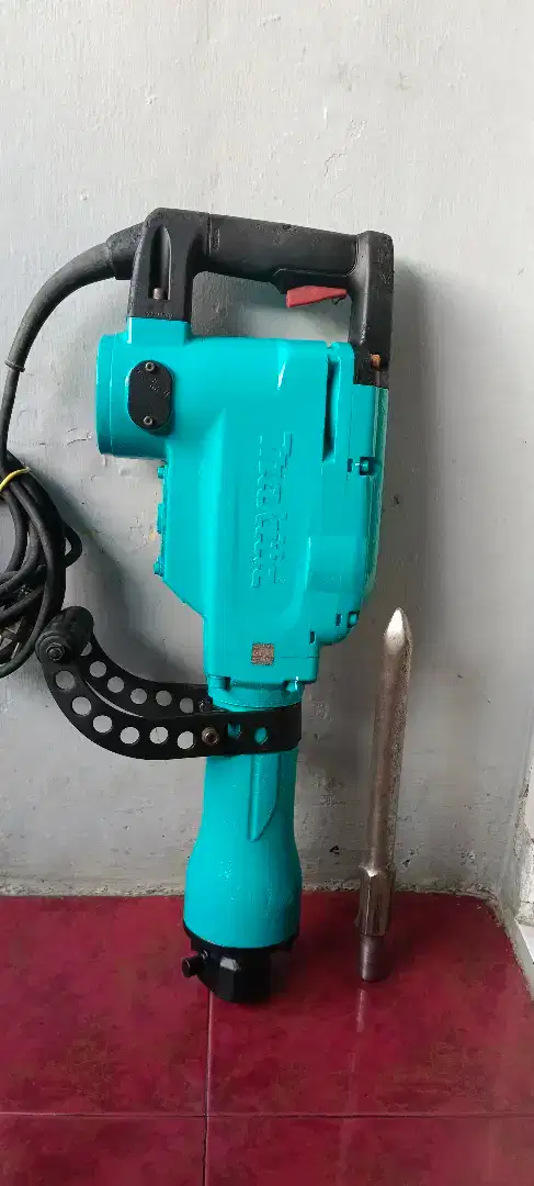 Jack hammer makita HM 1306