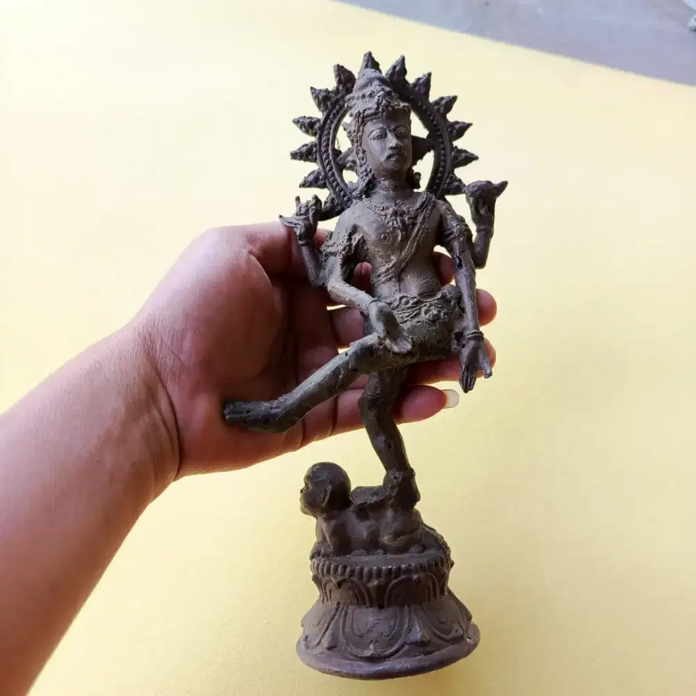 Patung dewa ukuran besar jadul kuno dan antik