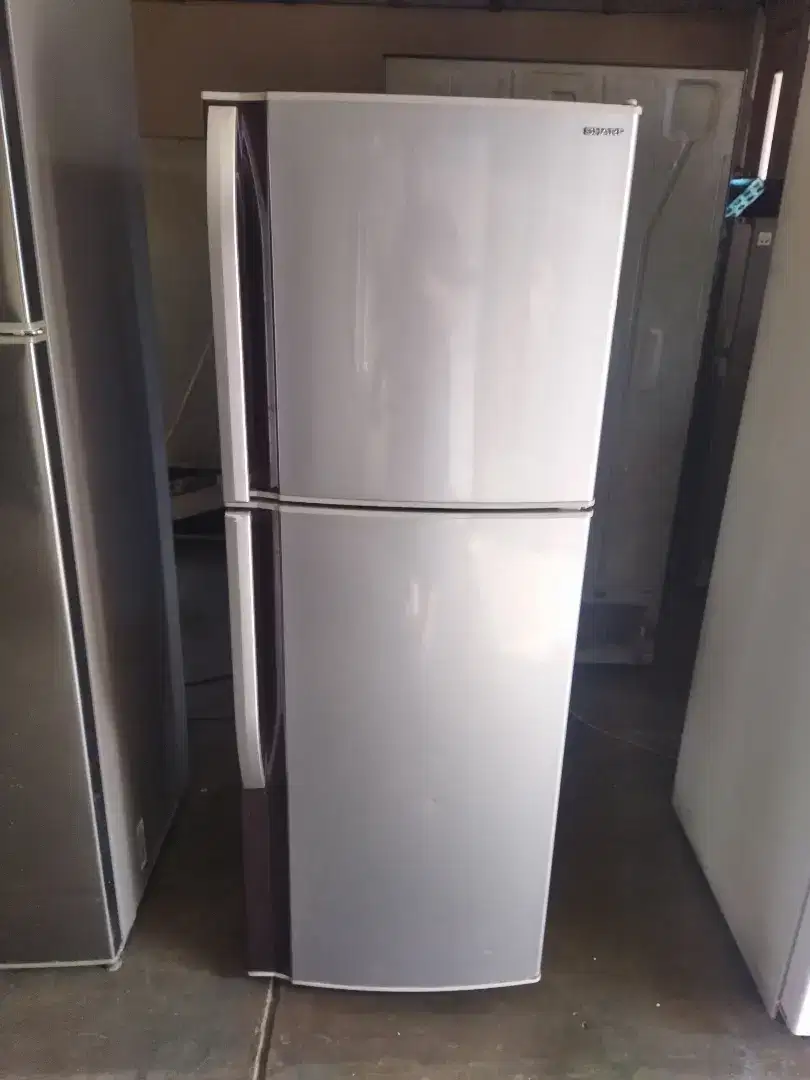 Kulkas Sharp 2 Pintu Mulus