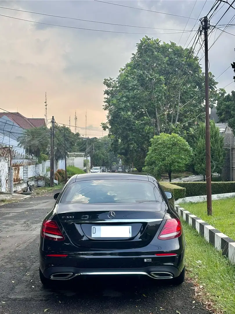 Mercedes-Benz E300 2017 Bensin