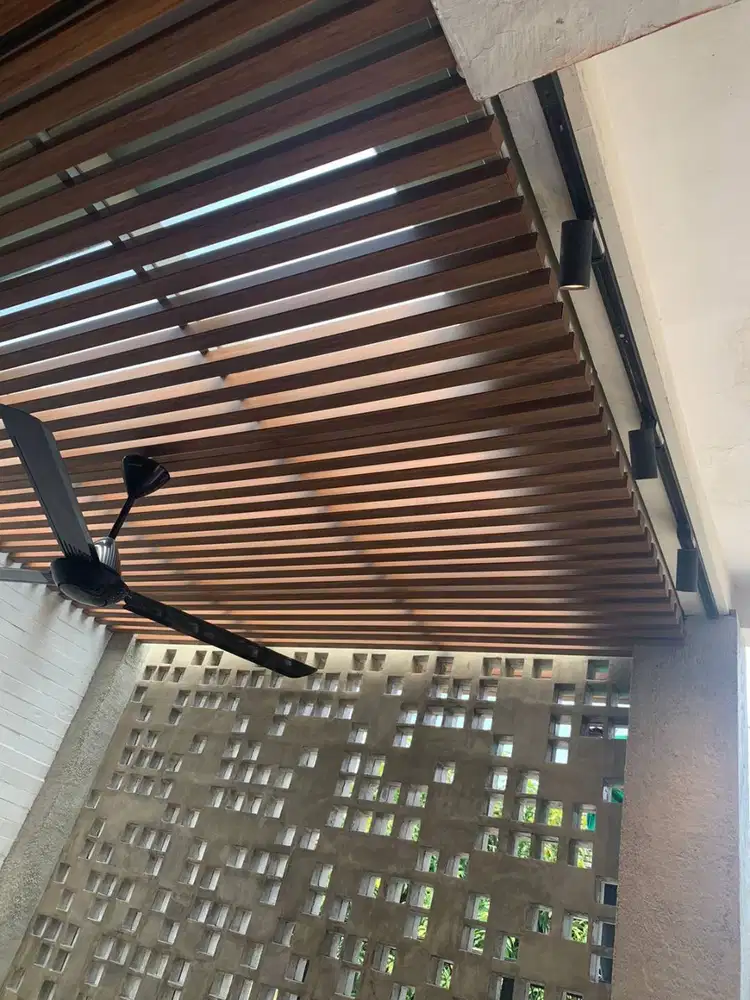 Kanopi kaca sandblast rangka wpc para