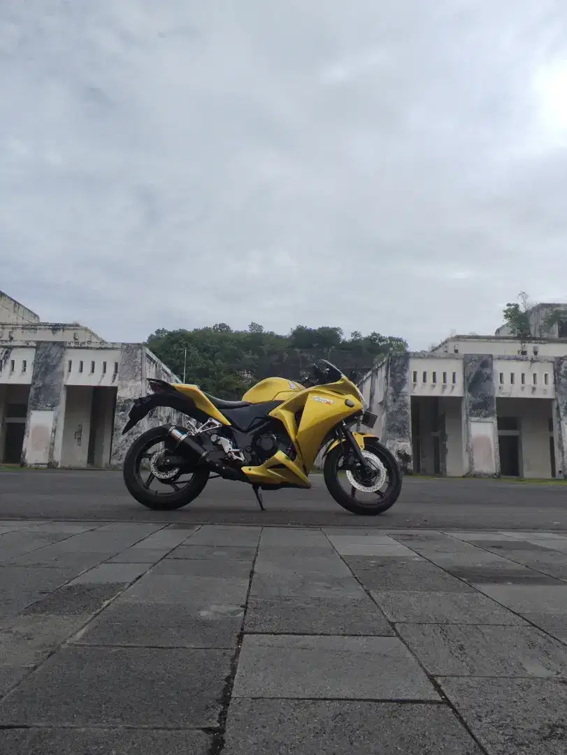 Sepeda Motor Honda CBR 250R