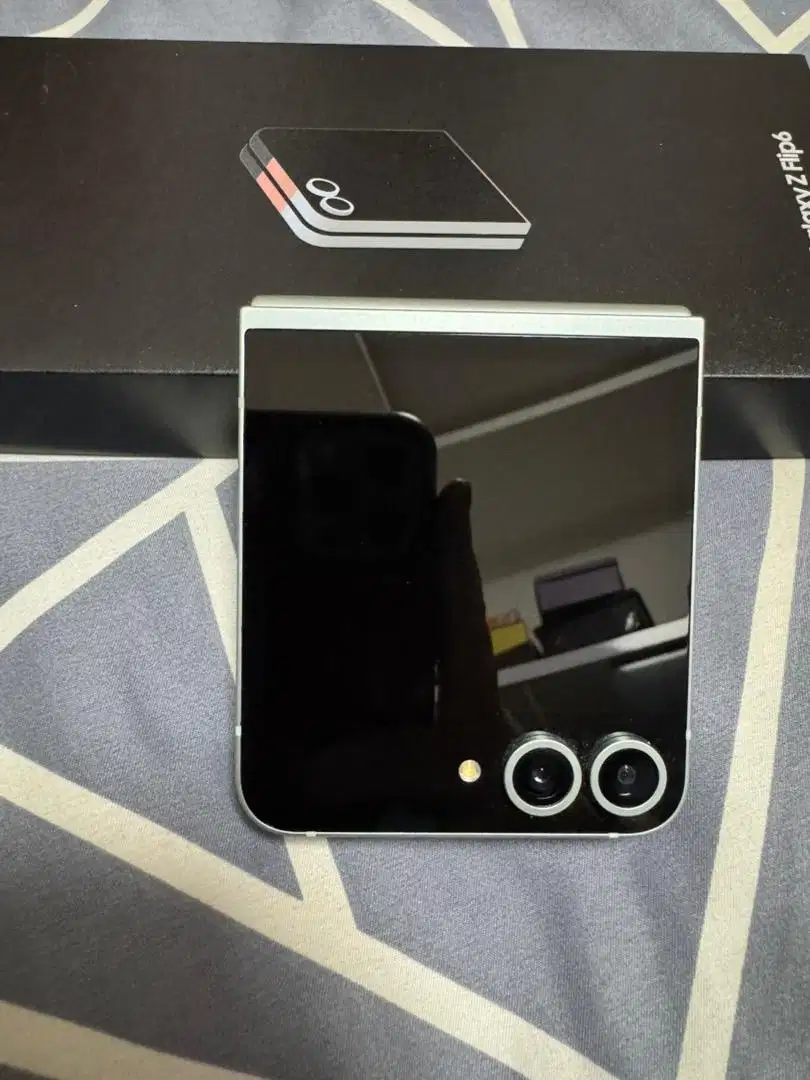 Samsung flip 6 hijau mint need money