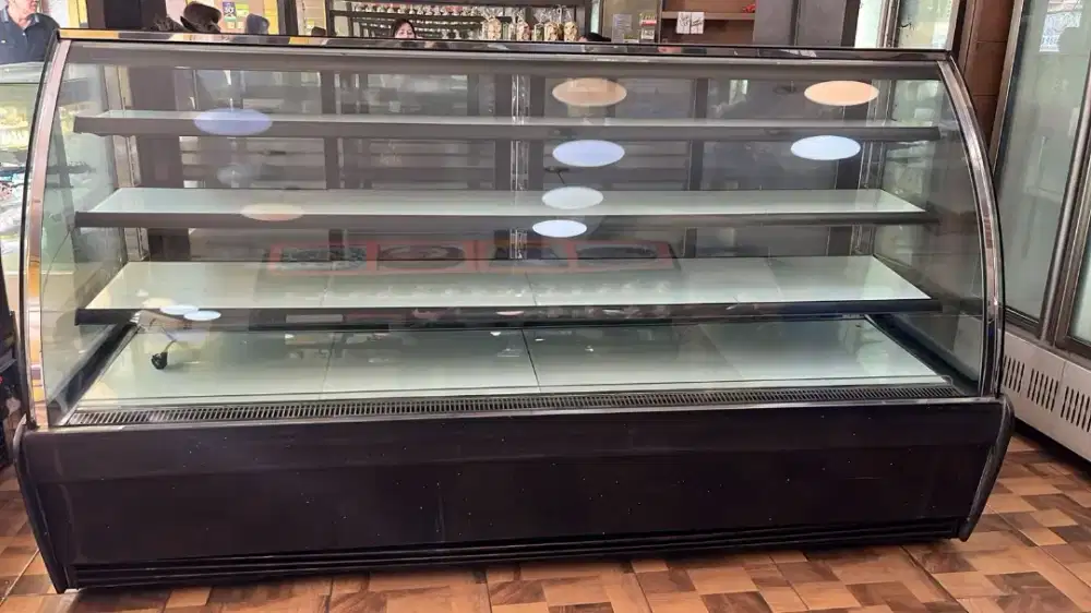 Gea Cake Showcase Kaca lengkung