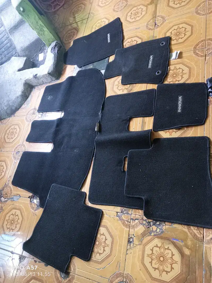 jual karpet mobil kijang inova  sama ban serep kijang inova new