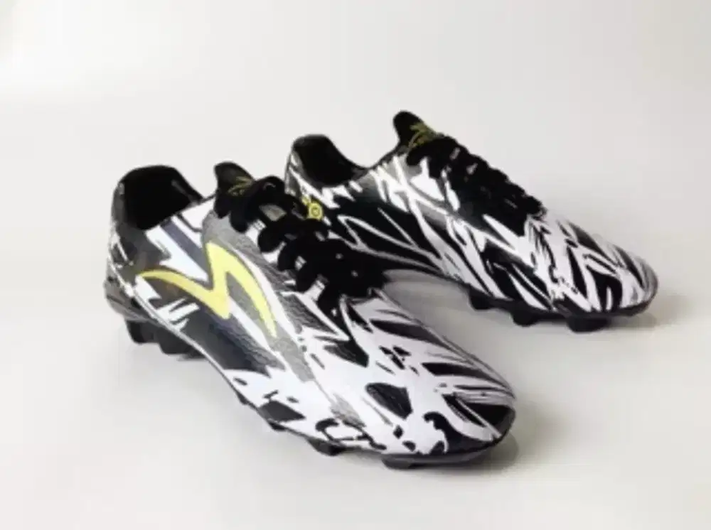 SEPATU BOLA SPECS ACCELERATOR ILLUZION IN V8 LEGEND PRIA