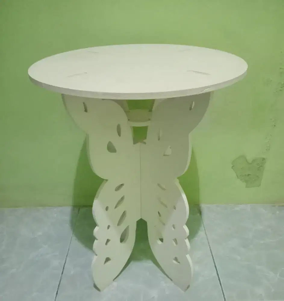 MEJA KAYU MODEL BULAT WARNA PUTIH