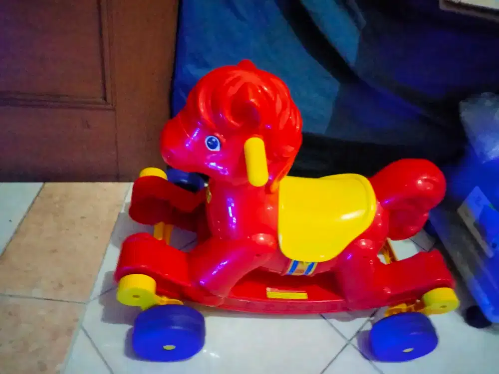 JUAL CEPAT Mainan kuda2an merah