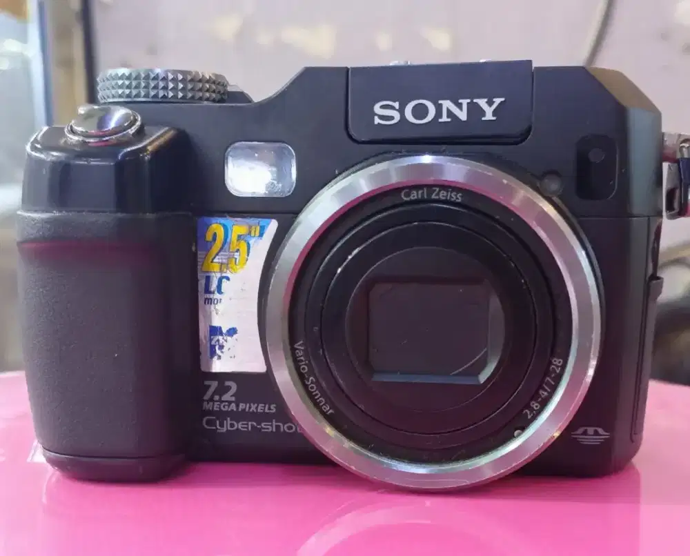 Kamera Digicam Pocket Sony V3