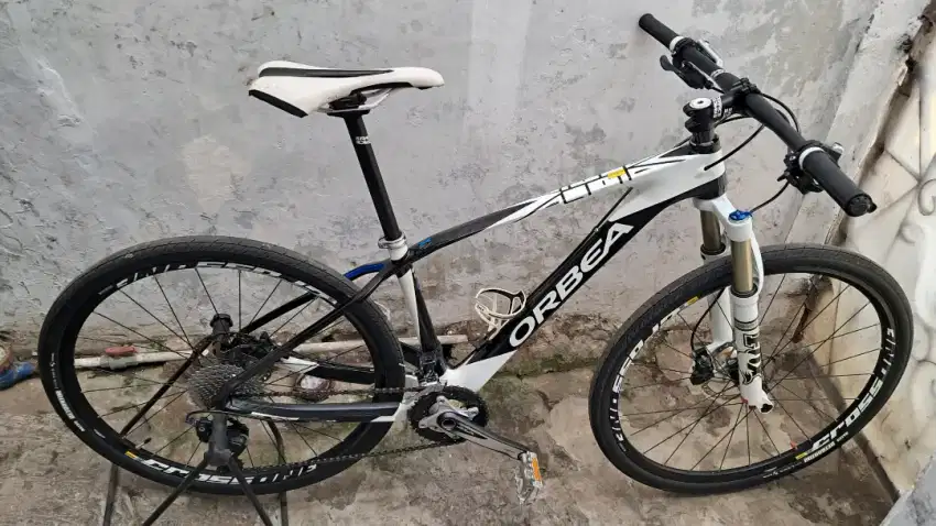 Sepeda MTB Carbon Orbea Alma