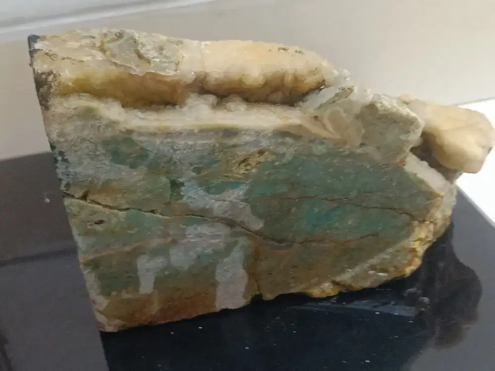 Suiseki Batu idocrase pajangan Batu Alam 1.5kg