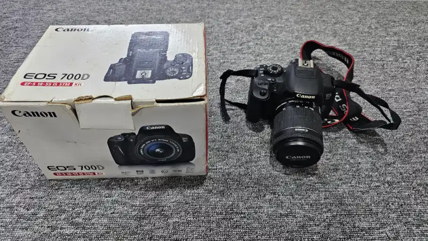 KAMERA CANON EOS 700D LAYAR FLIP, TOUCHSCREEN LENGKAP