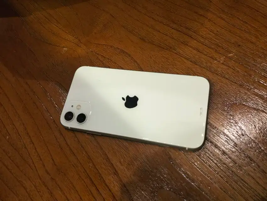 Dijual iPhone 11 128;gb ex iBox eraphone lengkap box