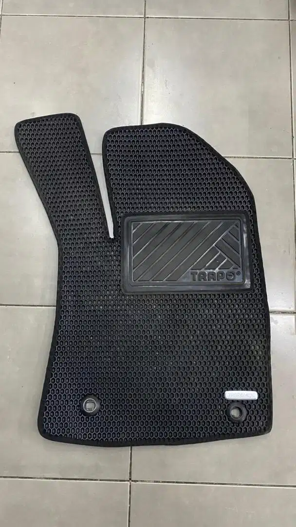 KARPET FORTUNER GR 2022 UP MERK TRAPOHEX LIKE NEW 1 set