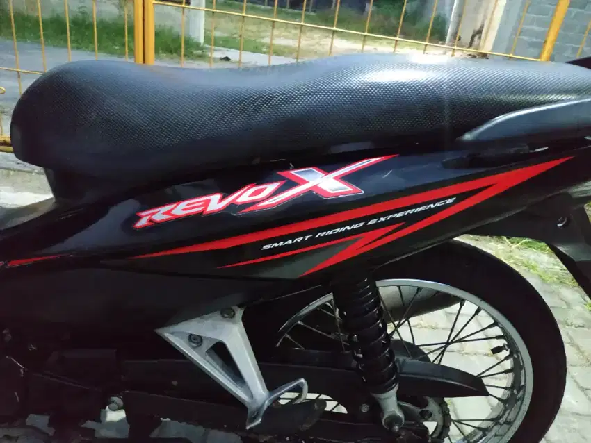 Revo X thn 2018 istimewa mulus mesin halus AD Sukoharjo pajak panjang