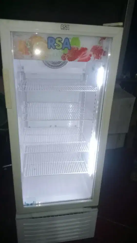 Di jual showcase pendingin minuman merk RSA 4 rak susun Dingin NORMAL