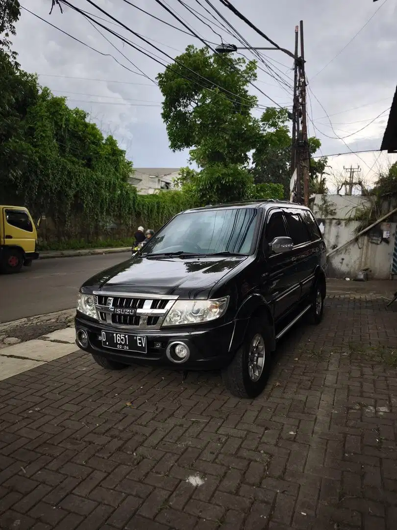 Isuzu panther tipe Grand touring