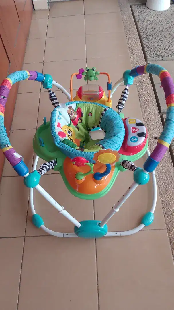 Jumperoo Neighbourhood