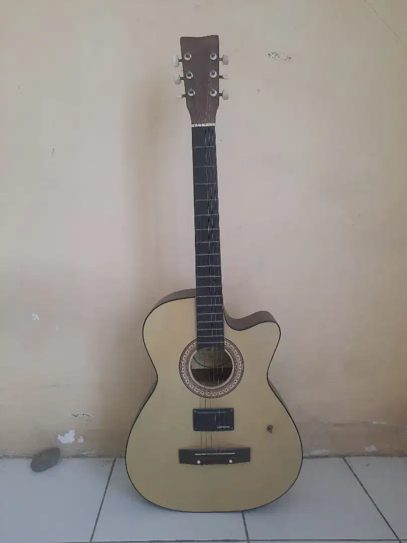 Gitar bekas tapi masih bisa