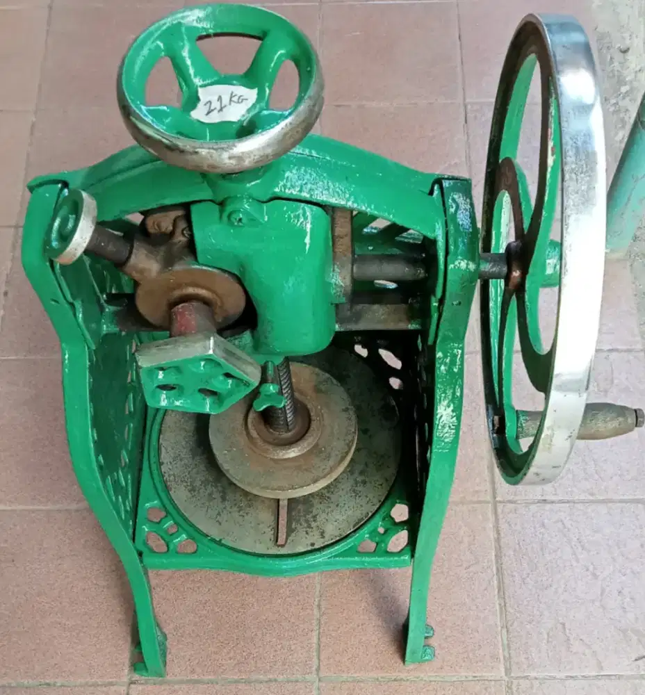 Mesin serut es batu. Manual. Merek swan