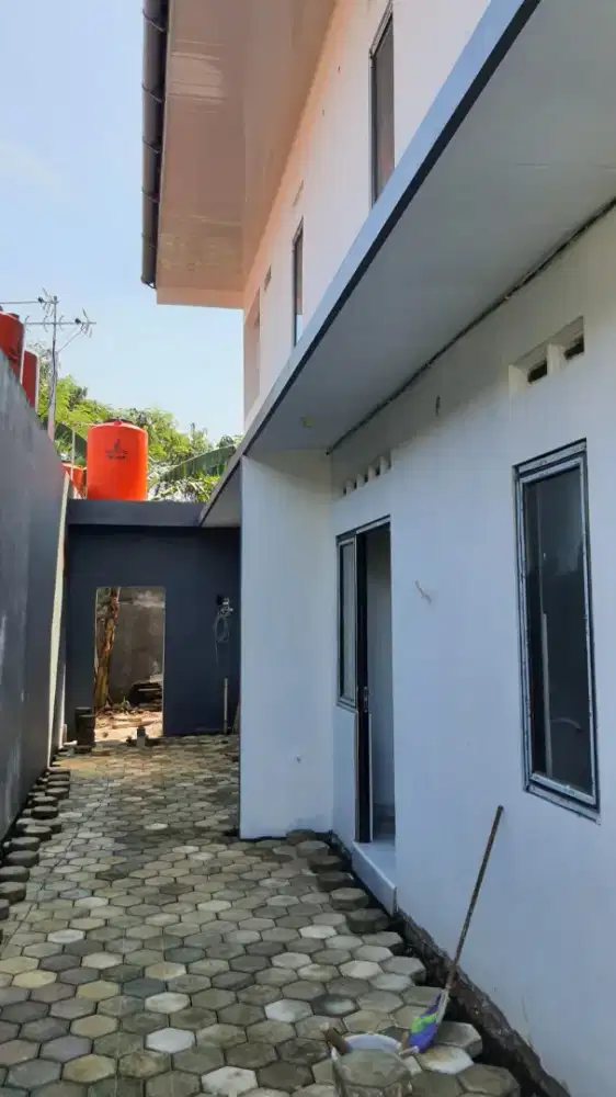 DISEWAKAN RUMAH 2 LANTAI