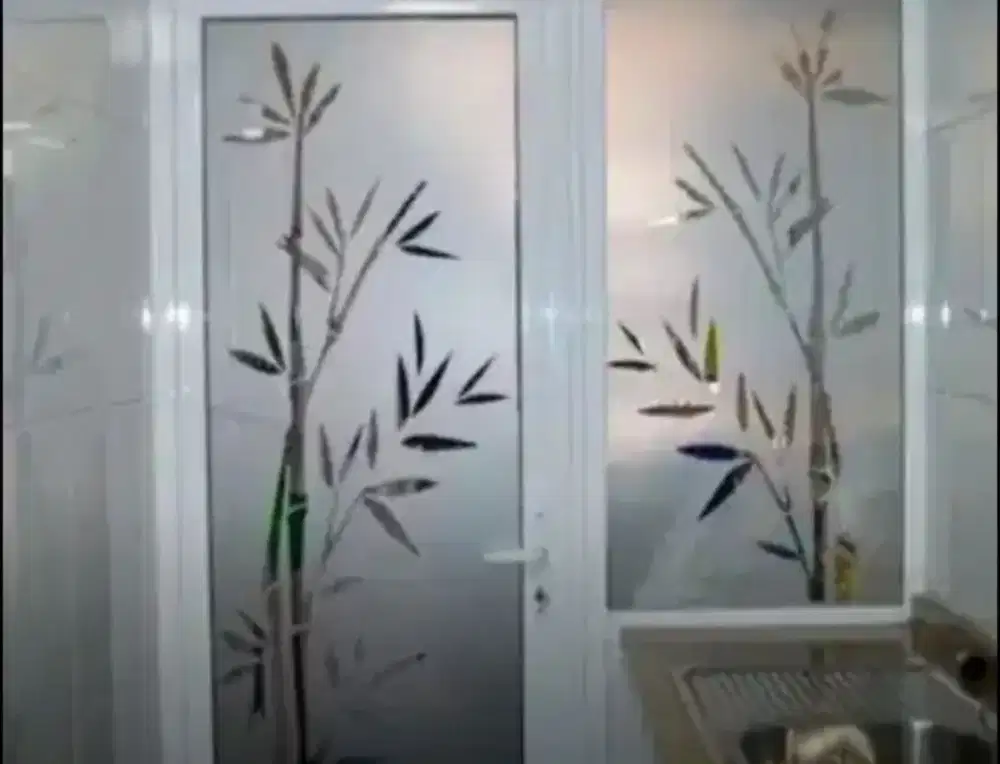 Mendesain stiker kaca dapur dengan stiker Sanblas kaca film