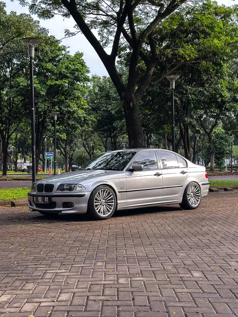 BMW 318i 2000 M43
