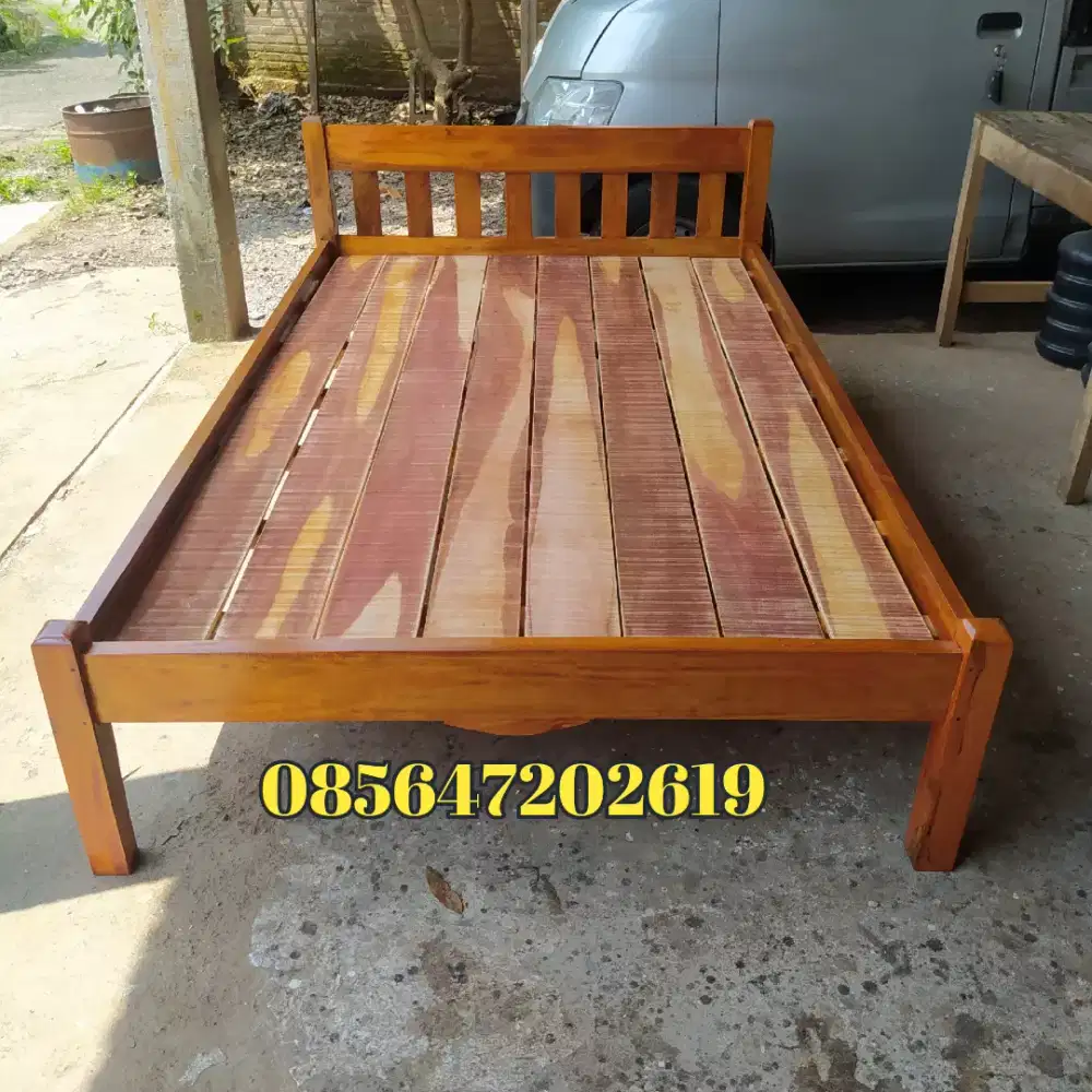 Dipan kayu minimalis