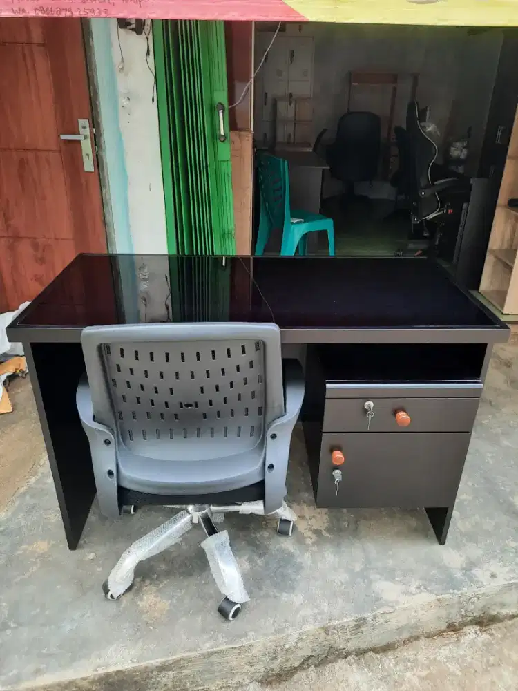 Meja ½ biro multiplex + kursi puter(baru)