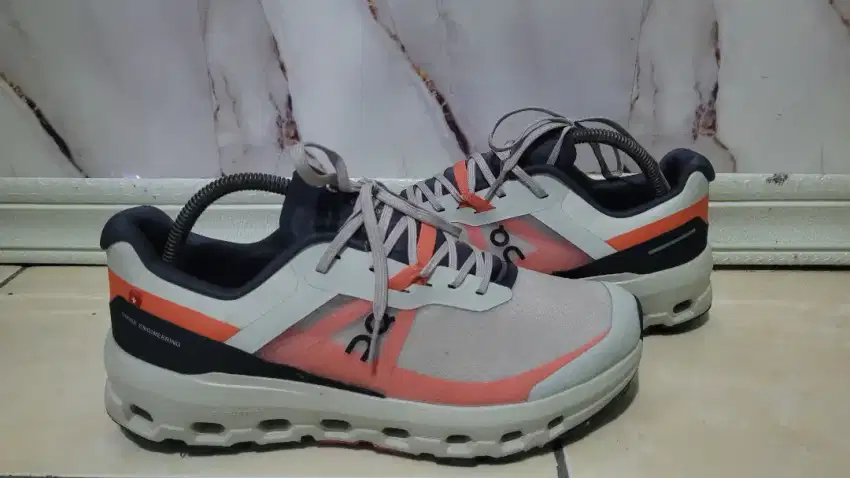 PRELOVED ON CLOUD VISTA WHITE ORANGE SIZE 41/26,5CM SECOND