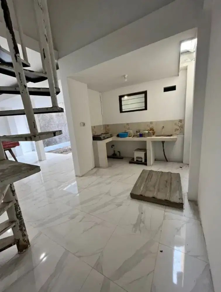 TERMURAH 1 M RUMAH LANGKA LEBAR 8 METER DEKAT TOL DEMAK PUSAT SURABAYA