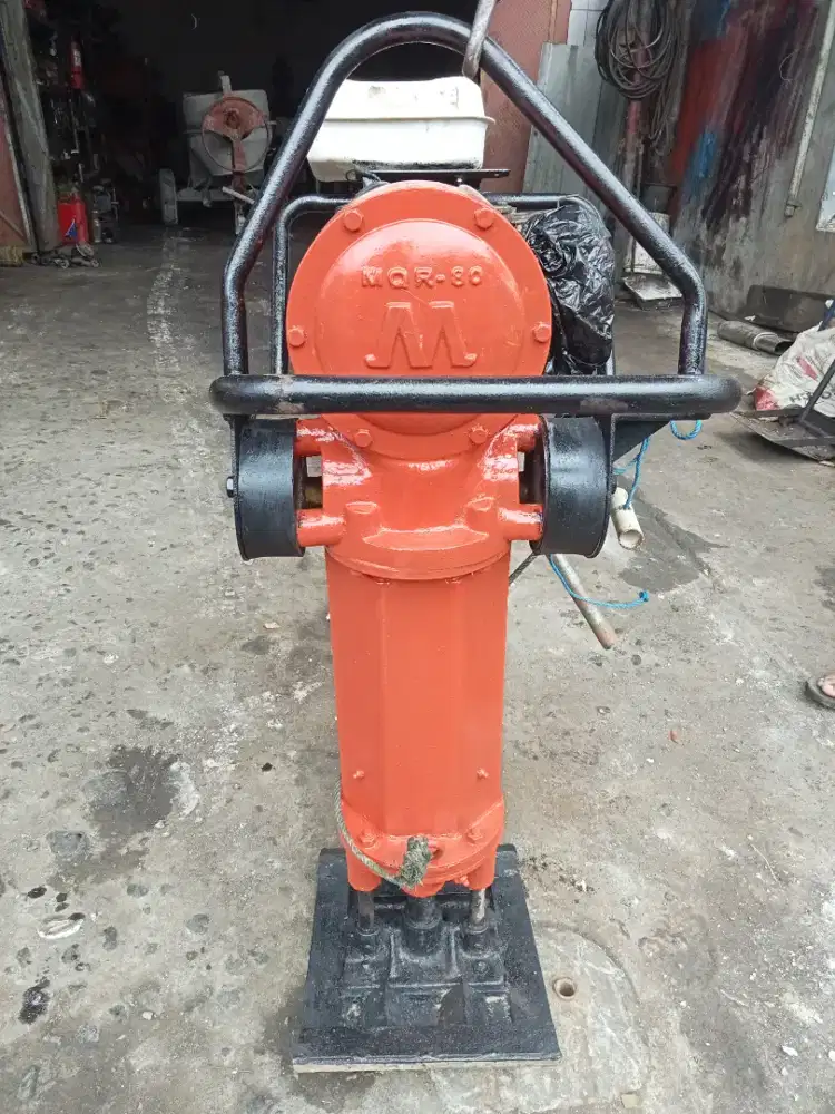 Stamper Kuda merek Robin 3,5 PK