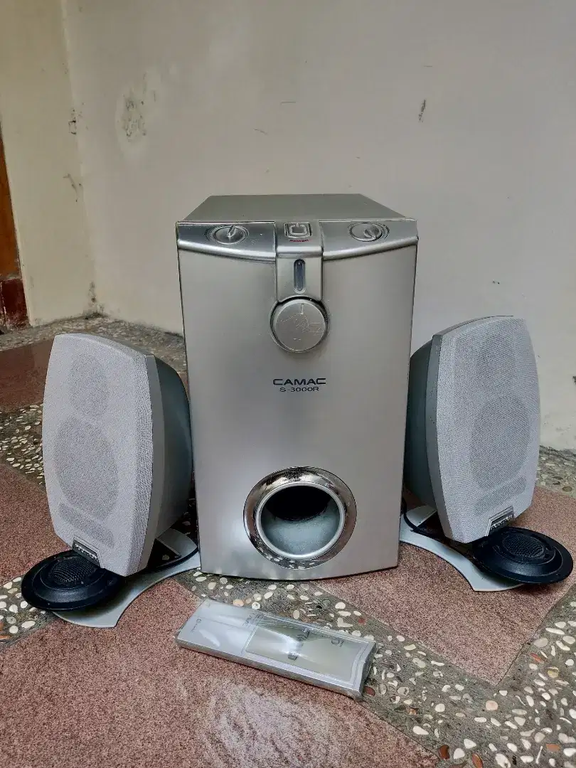 Speaker CAMAC Subwofer S3000R dan 2 speaker satelite Polytron