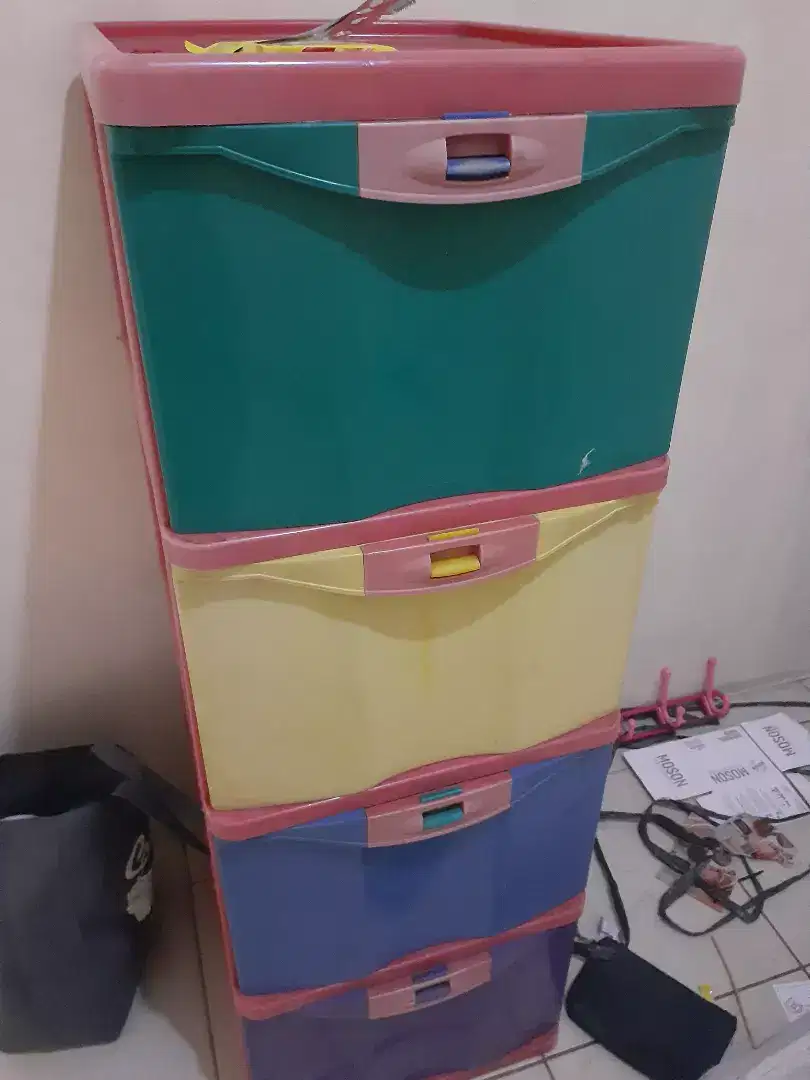 Container susun 4