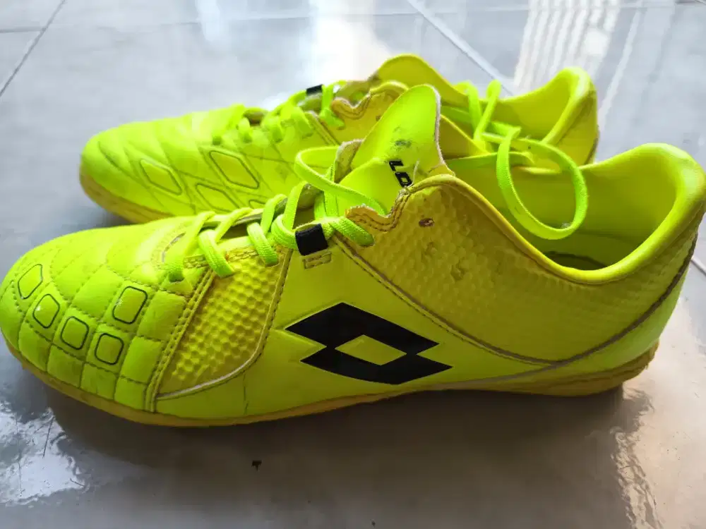 Sepatu Futsal Anak ukuran 38