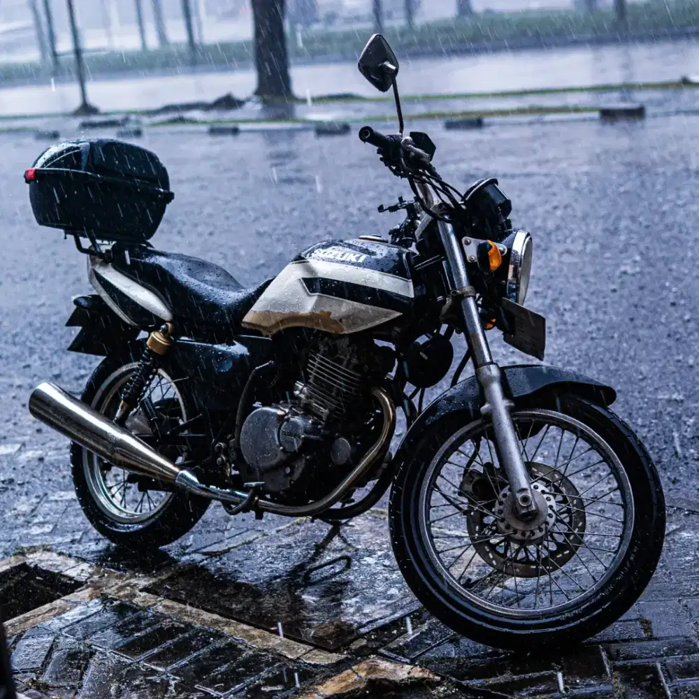 Suzuki Thunder 250 GSX tahun 2005 ( BEKAS )