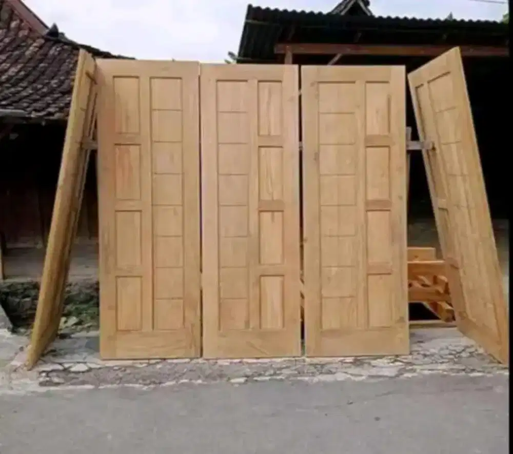 Pintu jati jogja