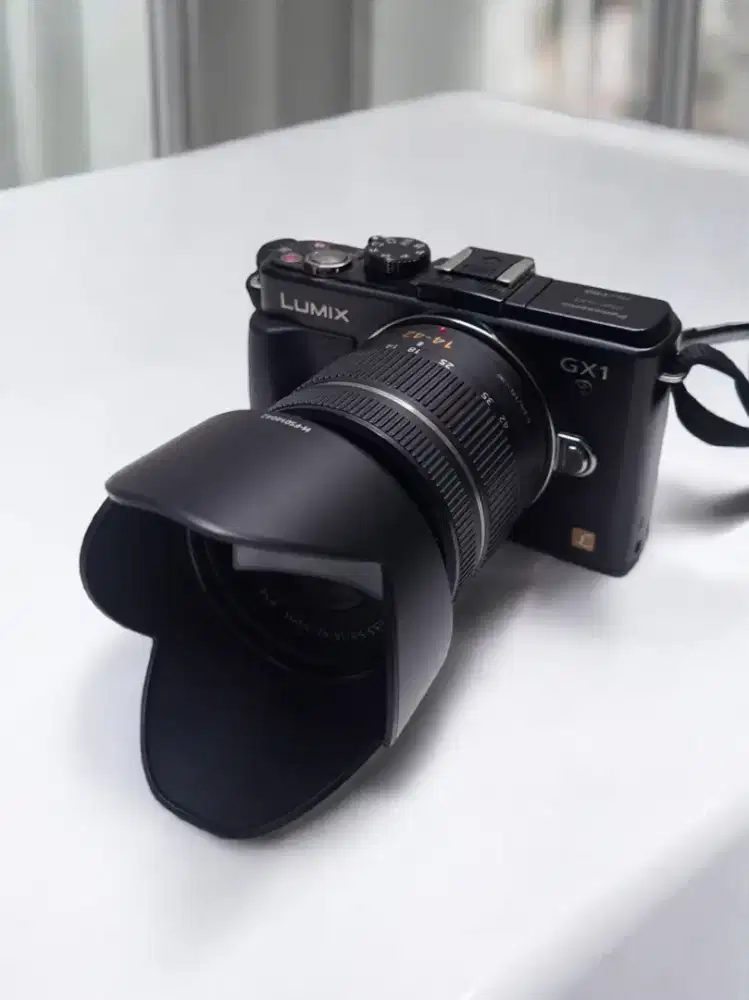 Kamera Mirrorless LUMIX DMC-GX1+Lensa LUMIX G VARIO 14-42mm f/3.5-5.6