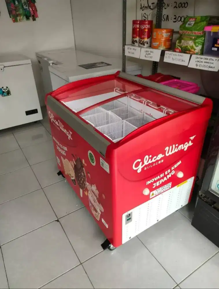 Box freezer eskrim Glico