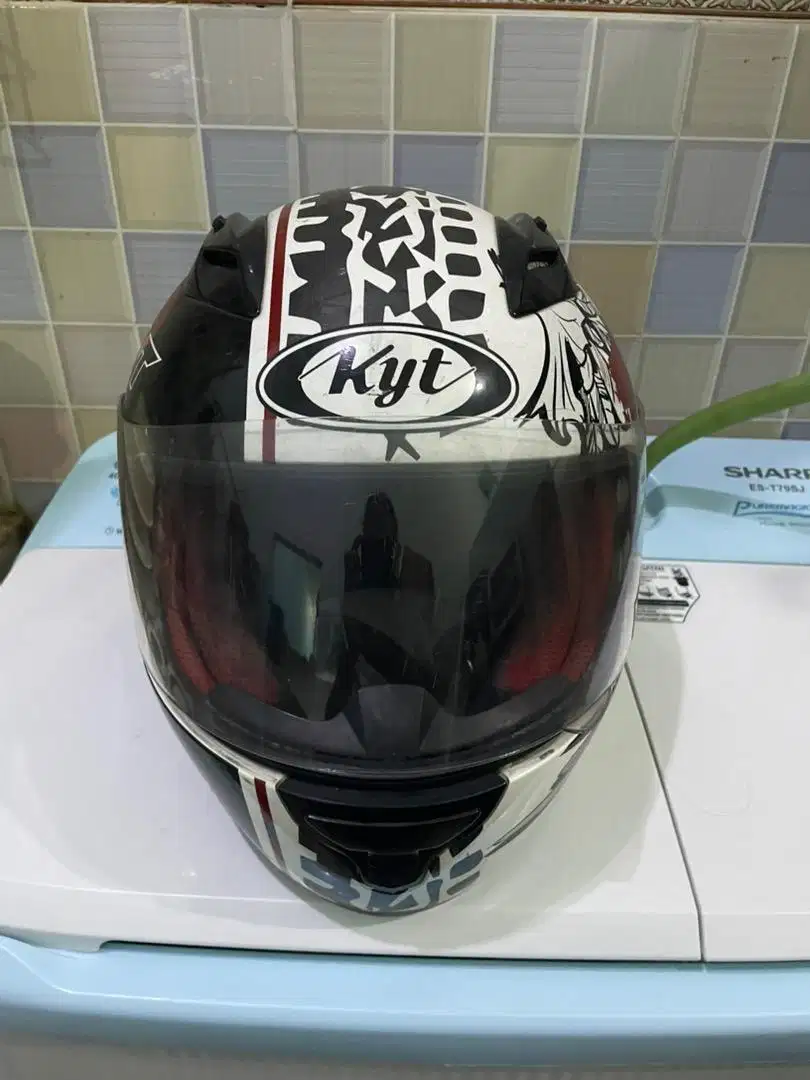 Helm bekas KYT Full Face