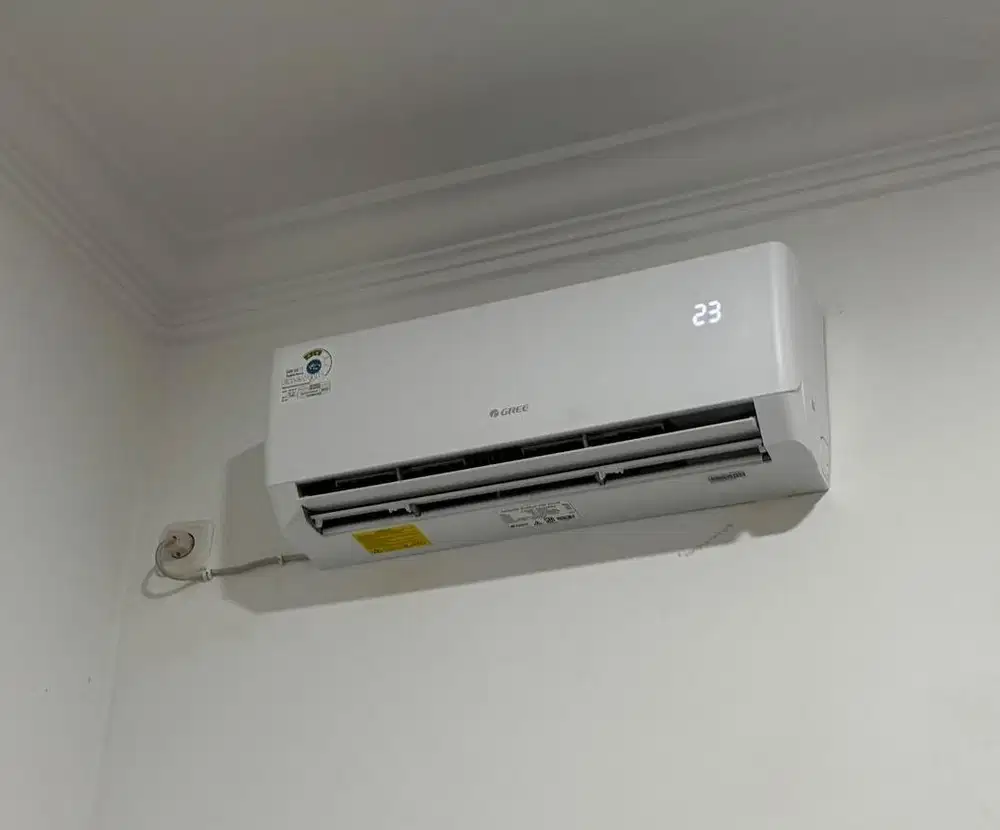 AC Merk Gree lengkap dengan remote.