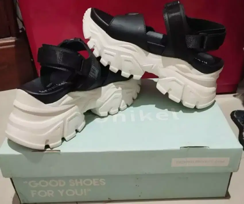 Di Jual Sepatu Sandal Kronikel Wanita
