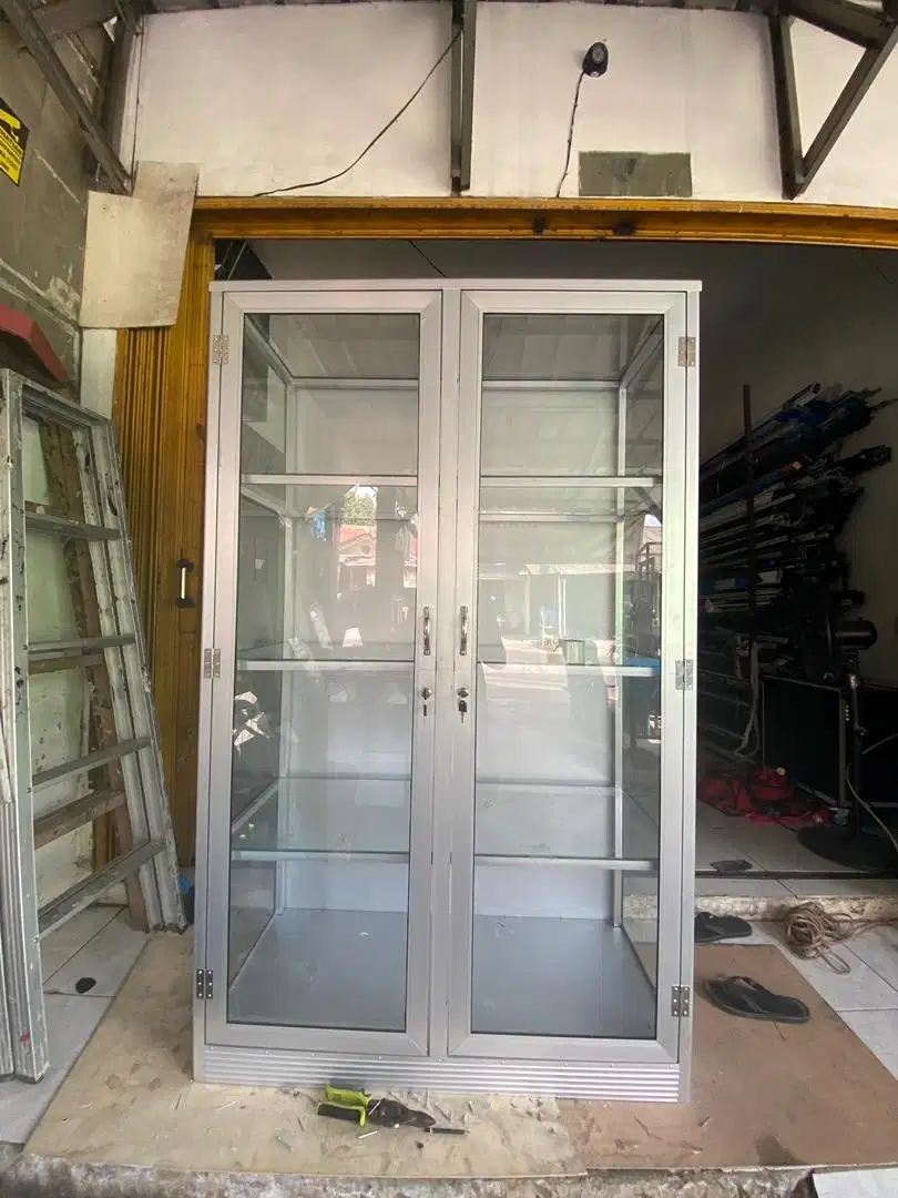 jual etalase lemari  baru