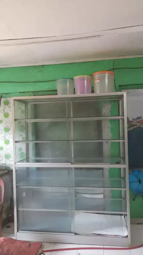 Etalase kaca 2 meter