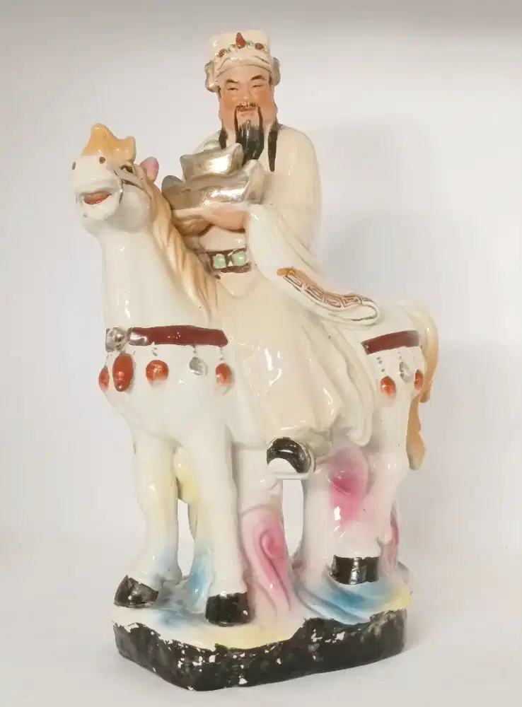 Patung Dewa Caishen (Dewa Kekayaan)