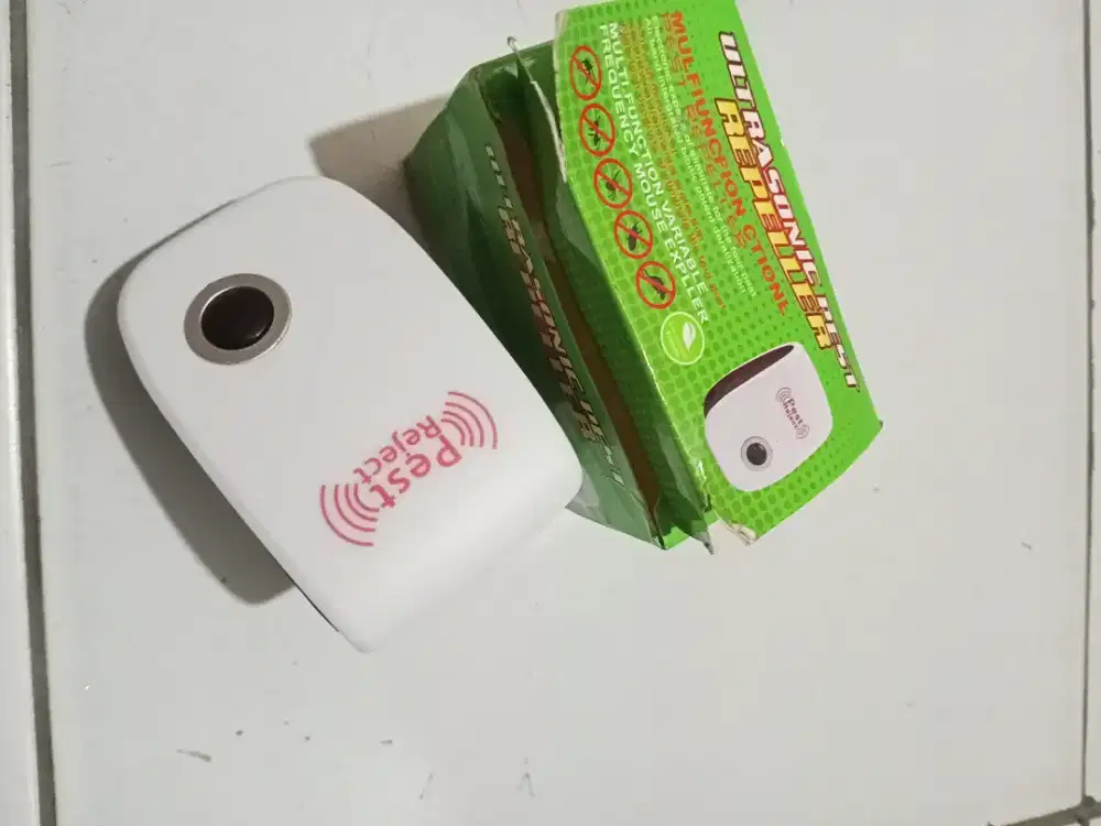 Ultrasonic pest repeller