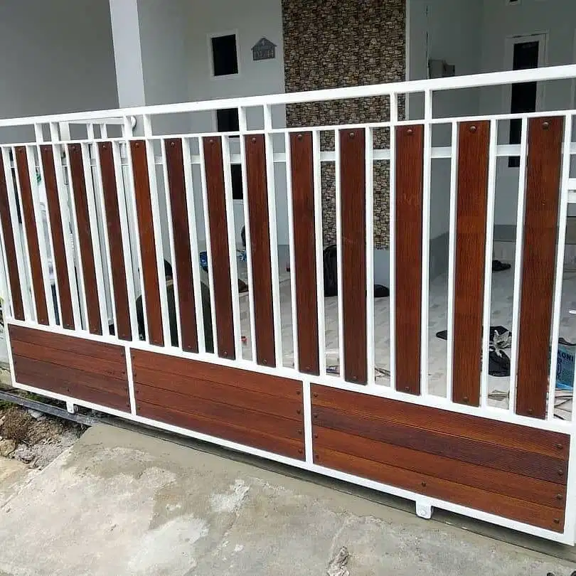 Pagar minimalis woodplank kekinian