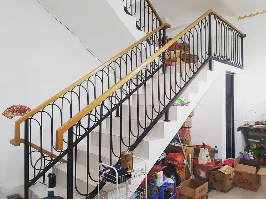 Railing tangga semi tempa